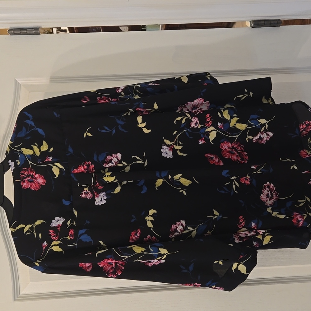 Torrid Black With Floral Print 3/4 Sleeve Top Size 24 - Picture 6 of 10